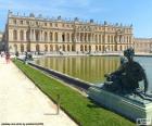 Версальский дворец представляет собой здание, который выступал в качестве королевской резиденции в веках прошлого, Франция
